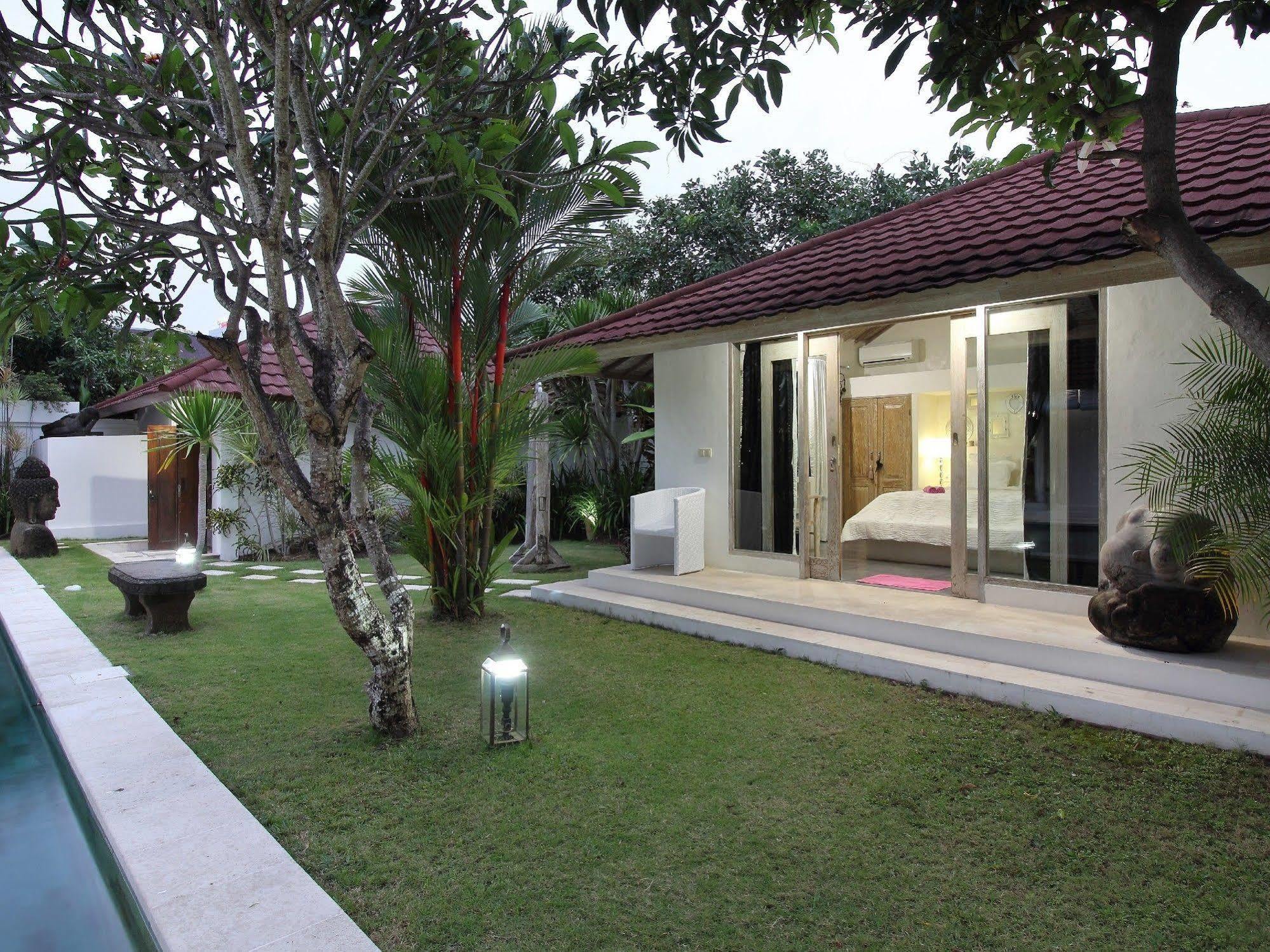 Villa Putih Seminyak  Bagian luar foto